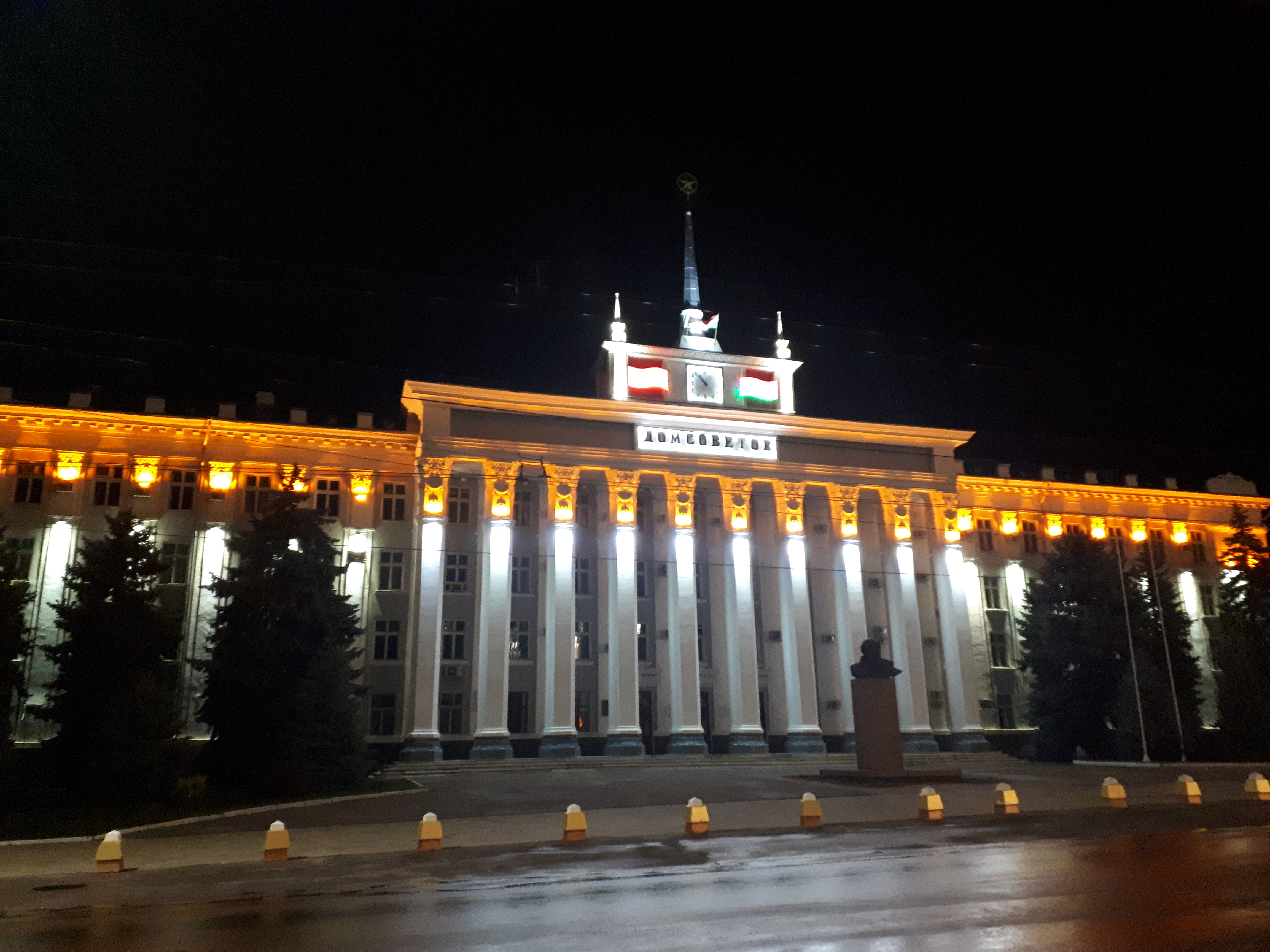 트란스니스트리아 티라스폴 소비에트 의회 건물 야경