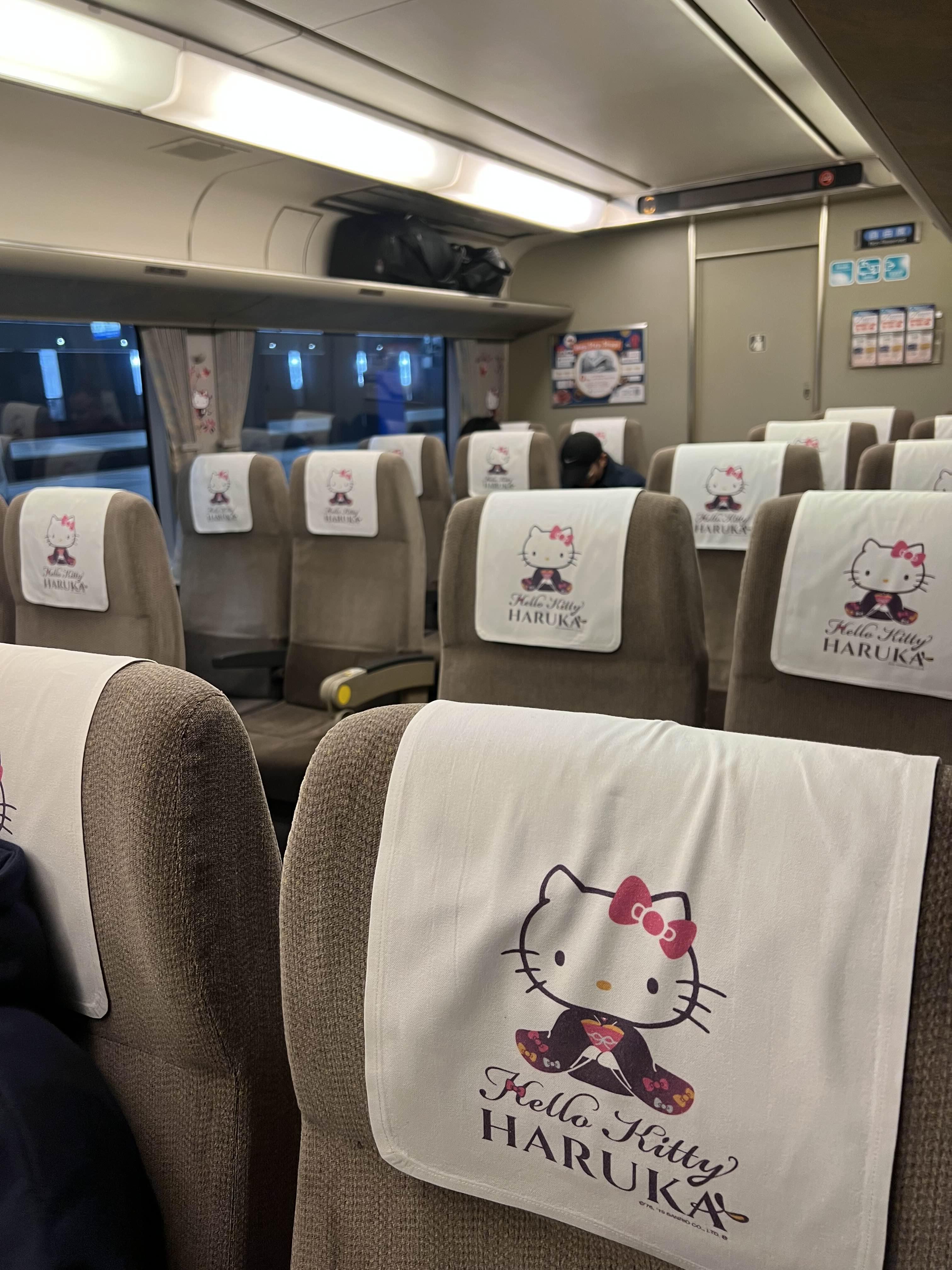 일본 헬로키티 기차