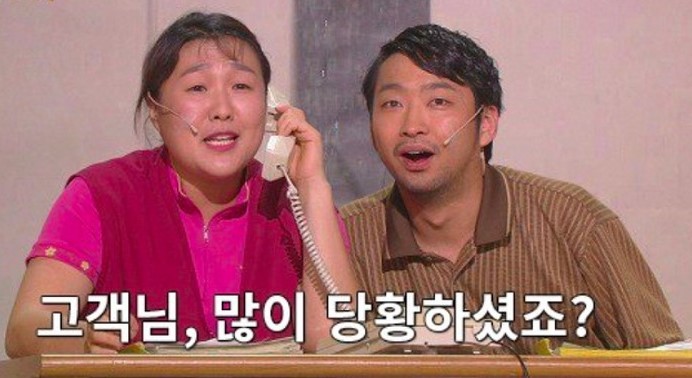 두-남녀가-보이스피싱-범죄를-전화로-저지르고-있는-장면