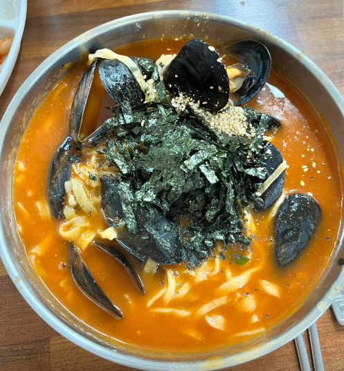 동네한바퀴 호떡 홍합 장칼국수 강원도 동해