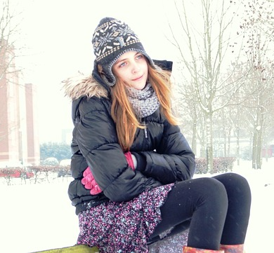 겨울 추위 타는 여성