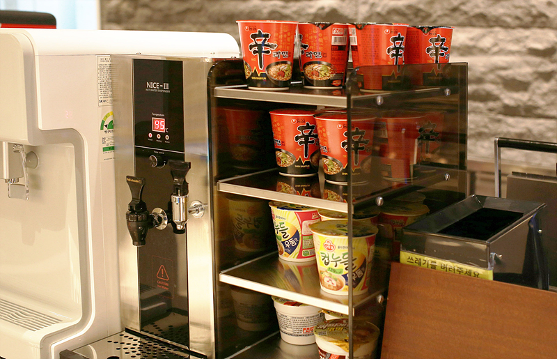 마티나골드라운지-컵라면