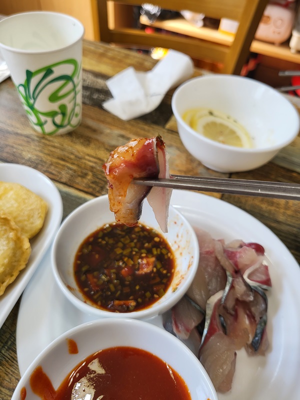 거문도 남강레스토랑 서비스-고등어회 양념장에