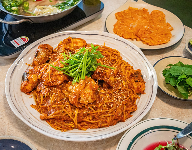 부산 수영구 광안리 맛집 현지인 추천 부산여행 로망스 대영횟집 석화연 수변최고돼지국밥 마담에뽀끄 아메리칸빌리지 진곰탕진해장 오륙도횟집 디에이블 무쇠김치삼겹
