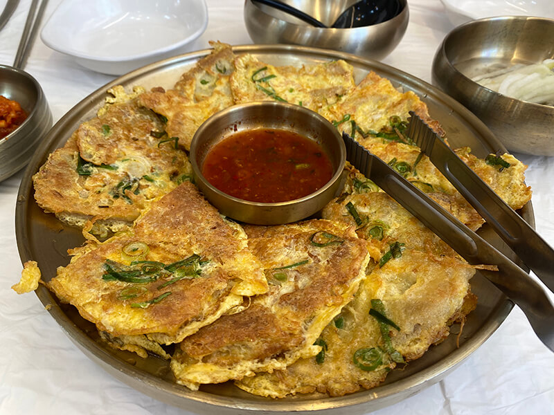 소고기 육전, 평진냉면의 별미