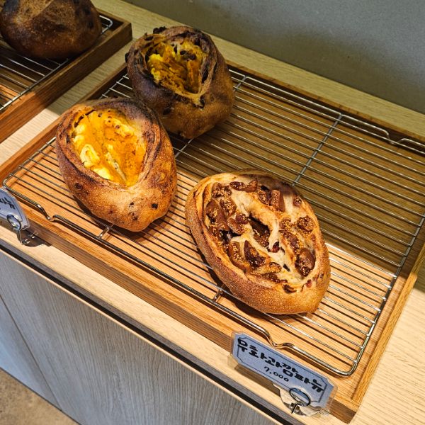 충남-서산-삼길포항-근처-카페-트레포사-베이커리-무화과-깜빠뉴
