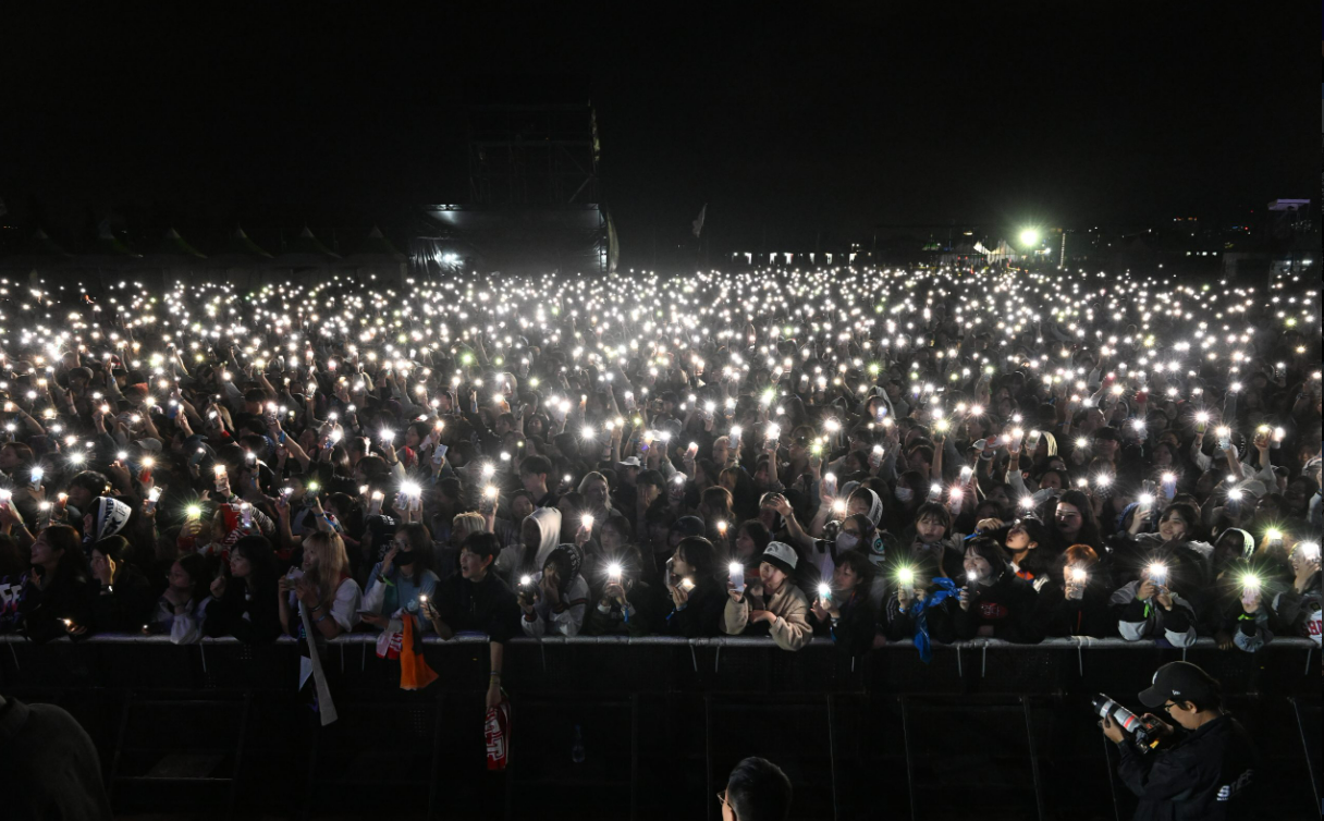 2023 부산국제록페스티벌 현장 핸드폰 플래시