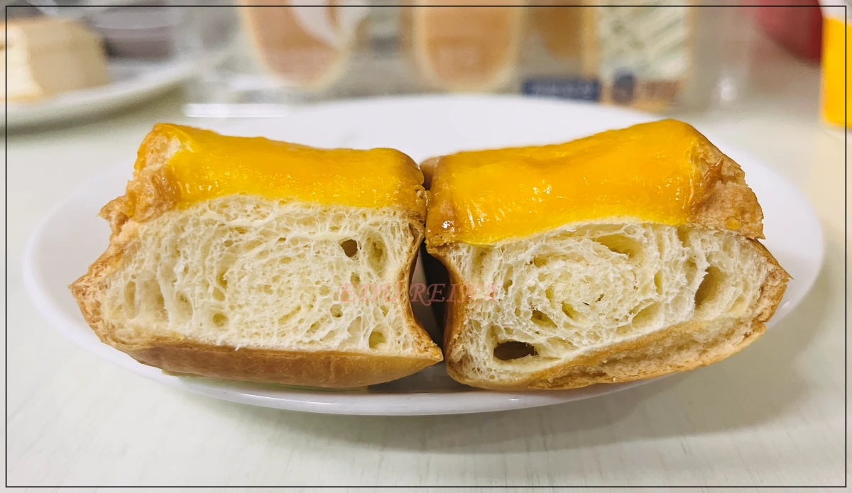 노브랜드-치즈버터브레드-자른단면모습