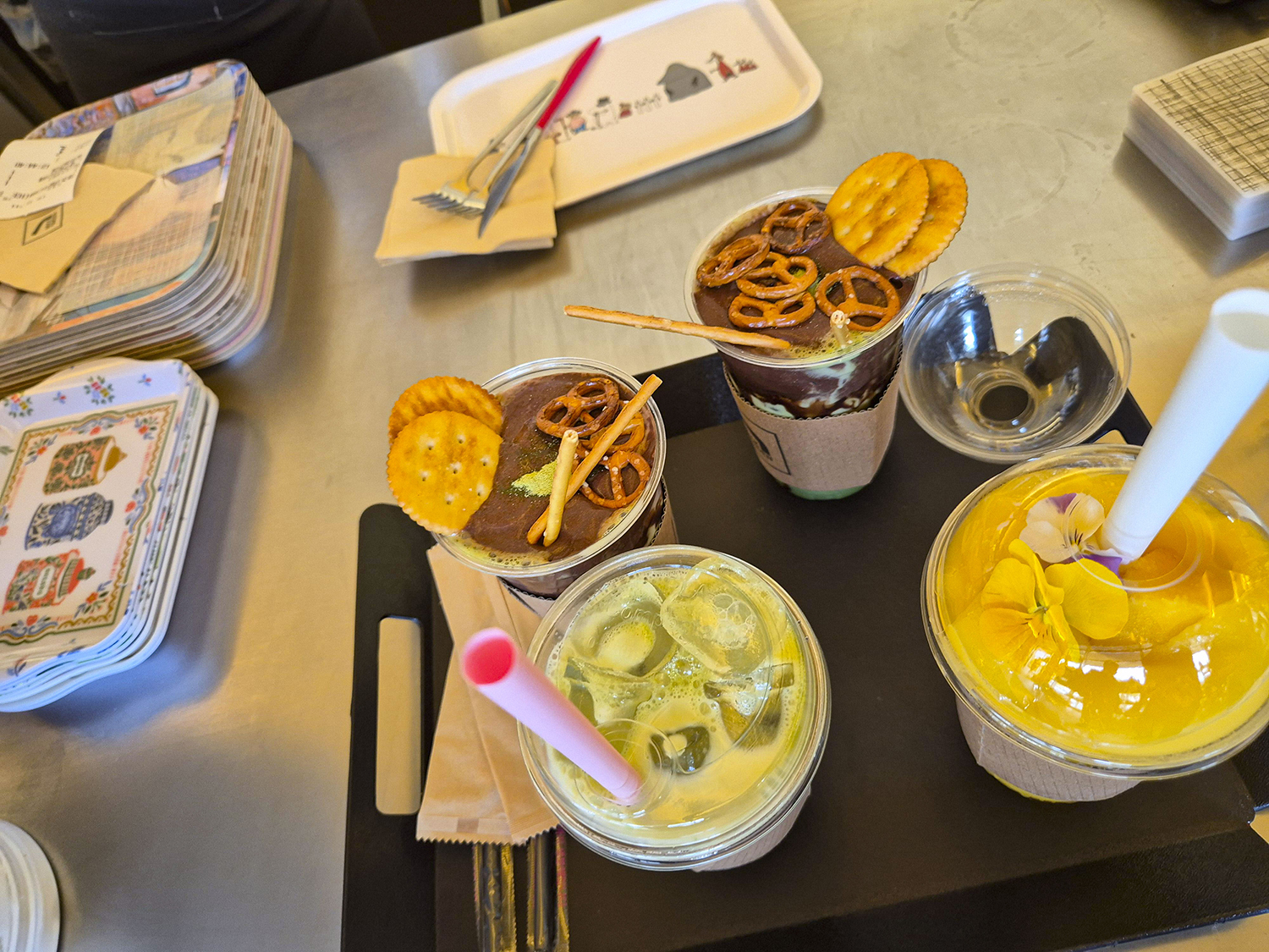 카페에서 주문한 음료가 나왔다.