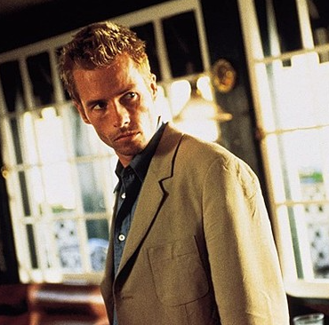 영화 속 주인공 레너드 모습