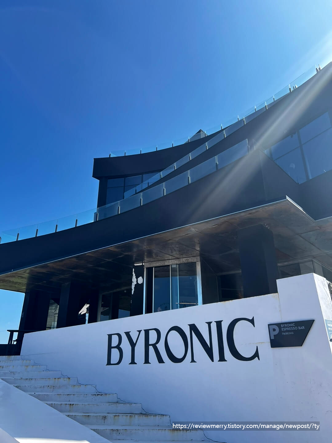 카페 입구 외관