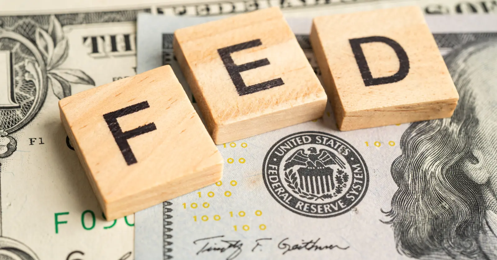 역사적 배경과 주요 위기 사례