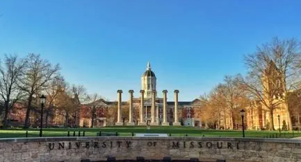 미주리 대학교(University of Missouri, Mizzou, MU): 미국 미주리주 컬럼비아(Columbia)에 위치한 대표적인 공립 연구중심대학. 1839년설립. 미주리주 최초공립고등교육기관.미국 대학 최초 저널리즘 스쿨.