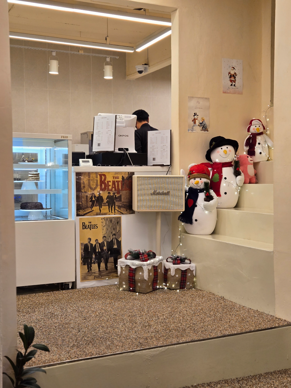 흰여울문화마을 메인카페 내부 &ndash; 따뜻한 인테리어