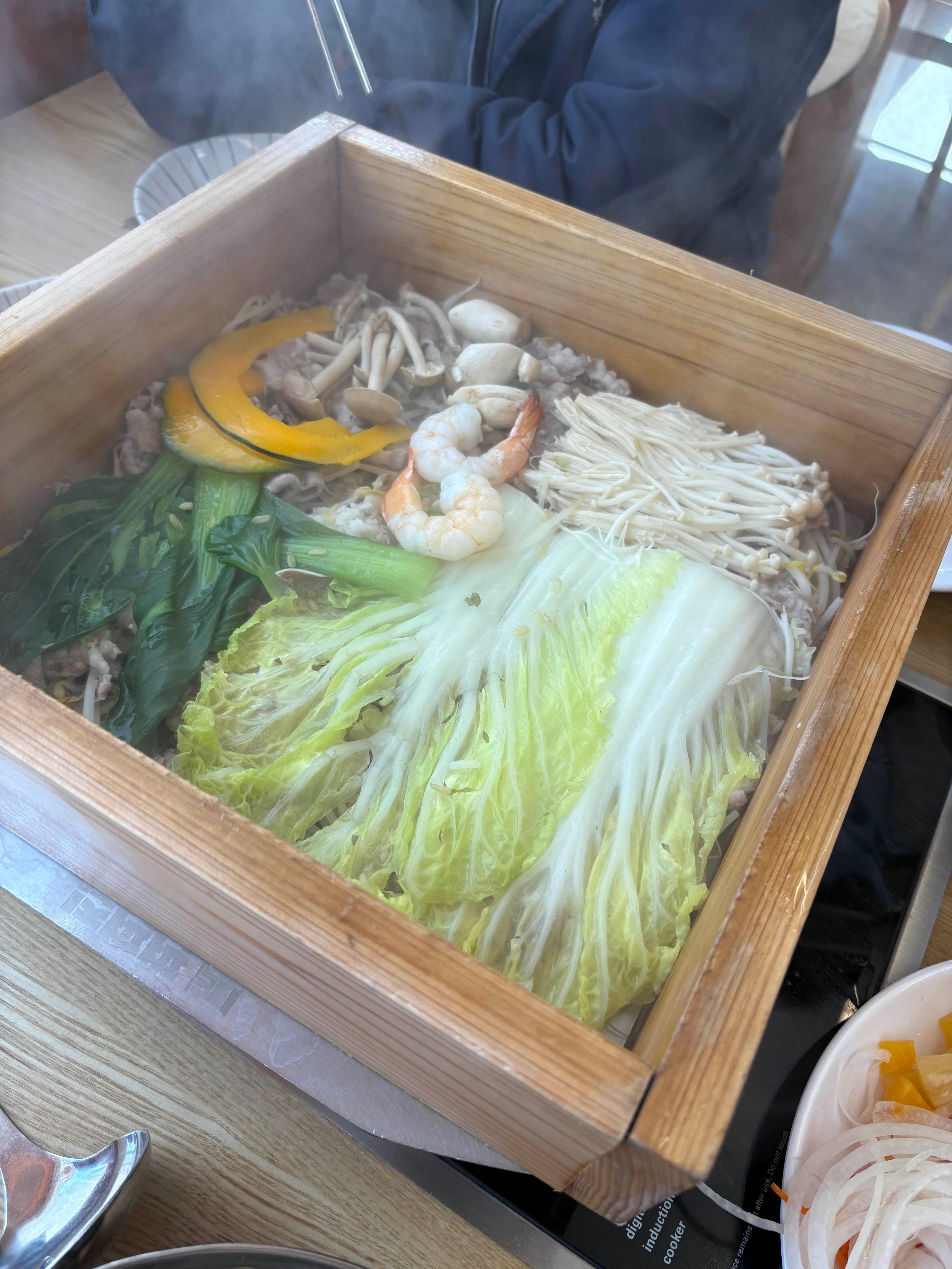 alt=&quot;건강하고 담백한 맛, 편편집 편백찜 한 상&quot;