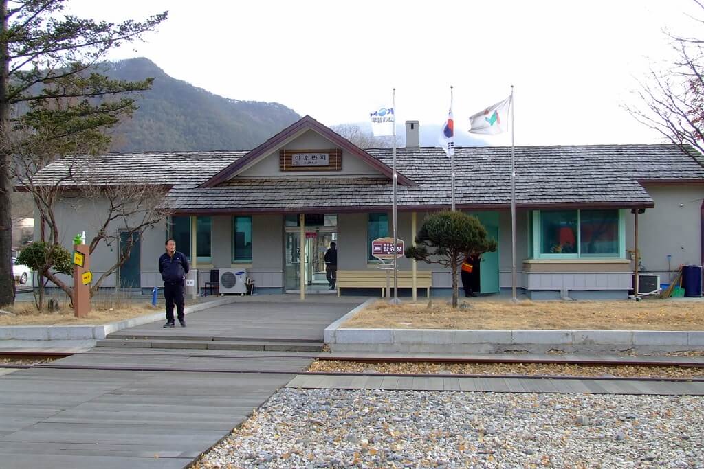 여량역. 현재는 아우라지 역으로 개명하여 운영되고 있다