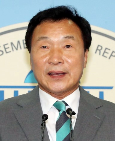 손학규&amp;#44; 병립형 선거제도 주장하는 이재명 비판 기자회견