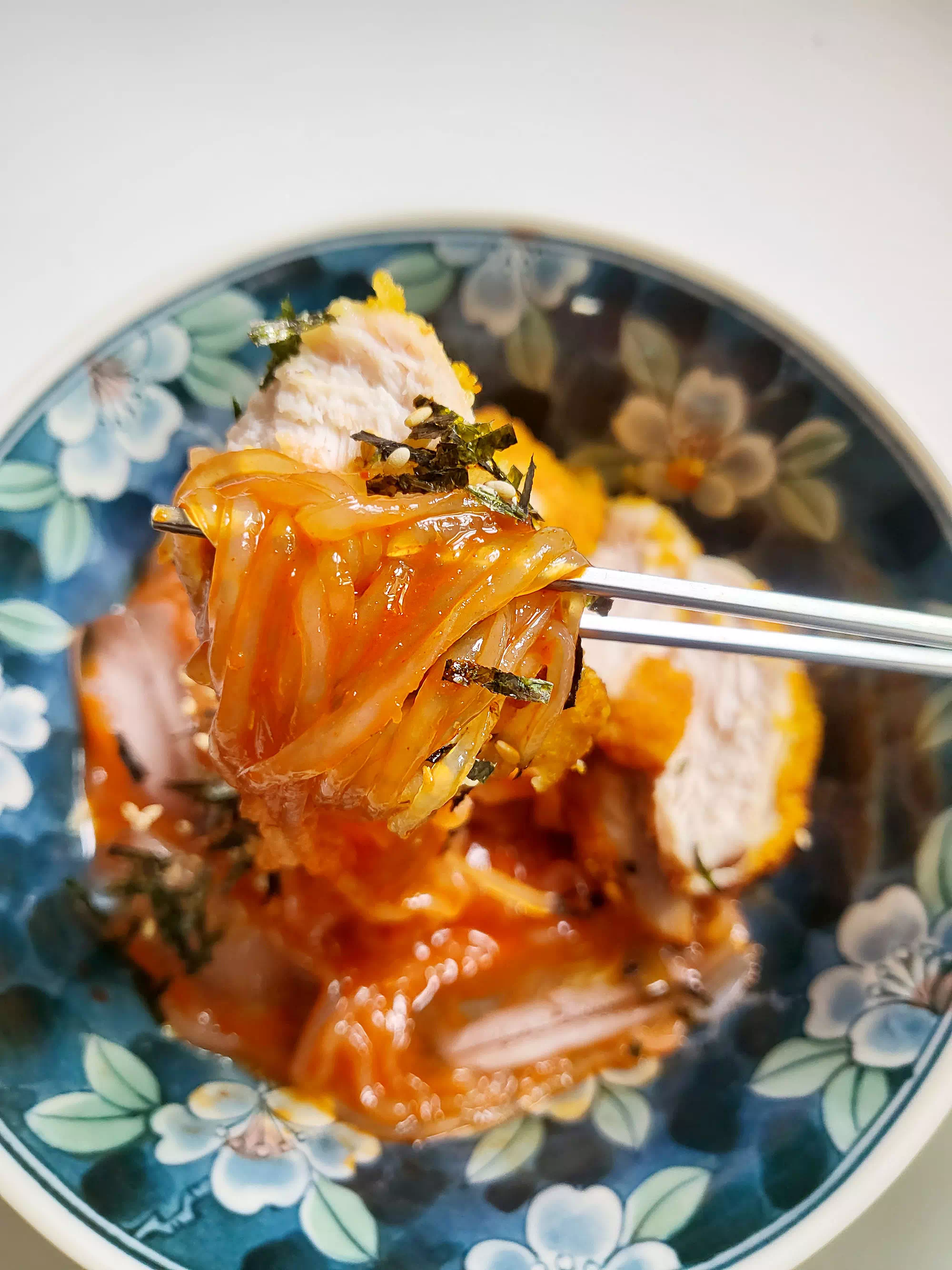 비빔 소스가 잘 제인 곤약면