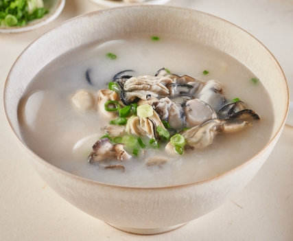 한국의 떡 종류 떡국-굴 떡국