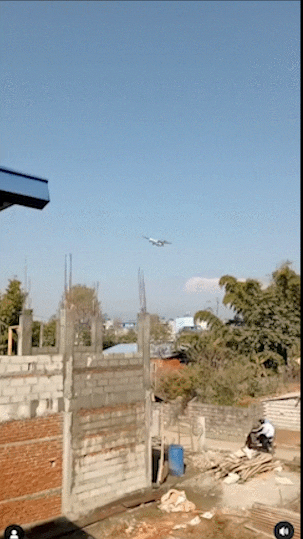 네팔 비행기 추락사고 장면