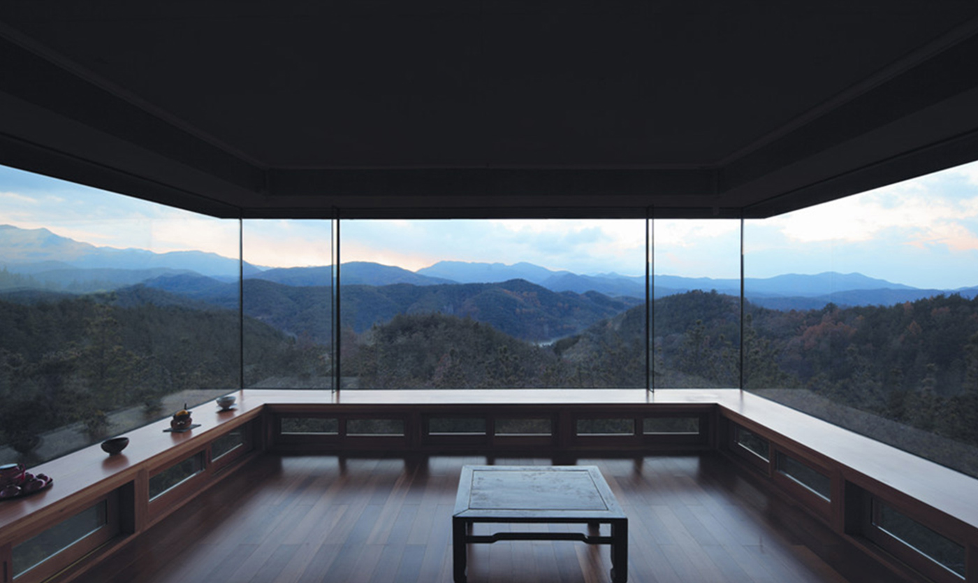 숲의 바다 위에 놓인 듯한 풍광을 누릴 수 있는 고즈넉한 티 하우스 현암