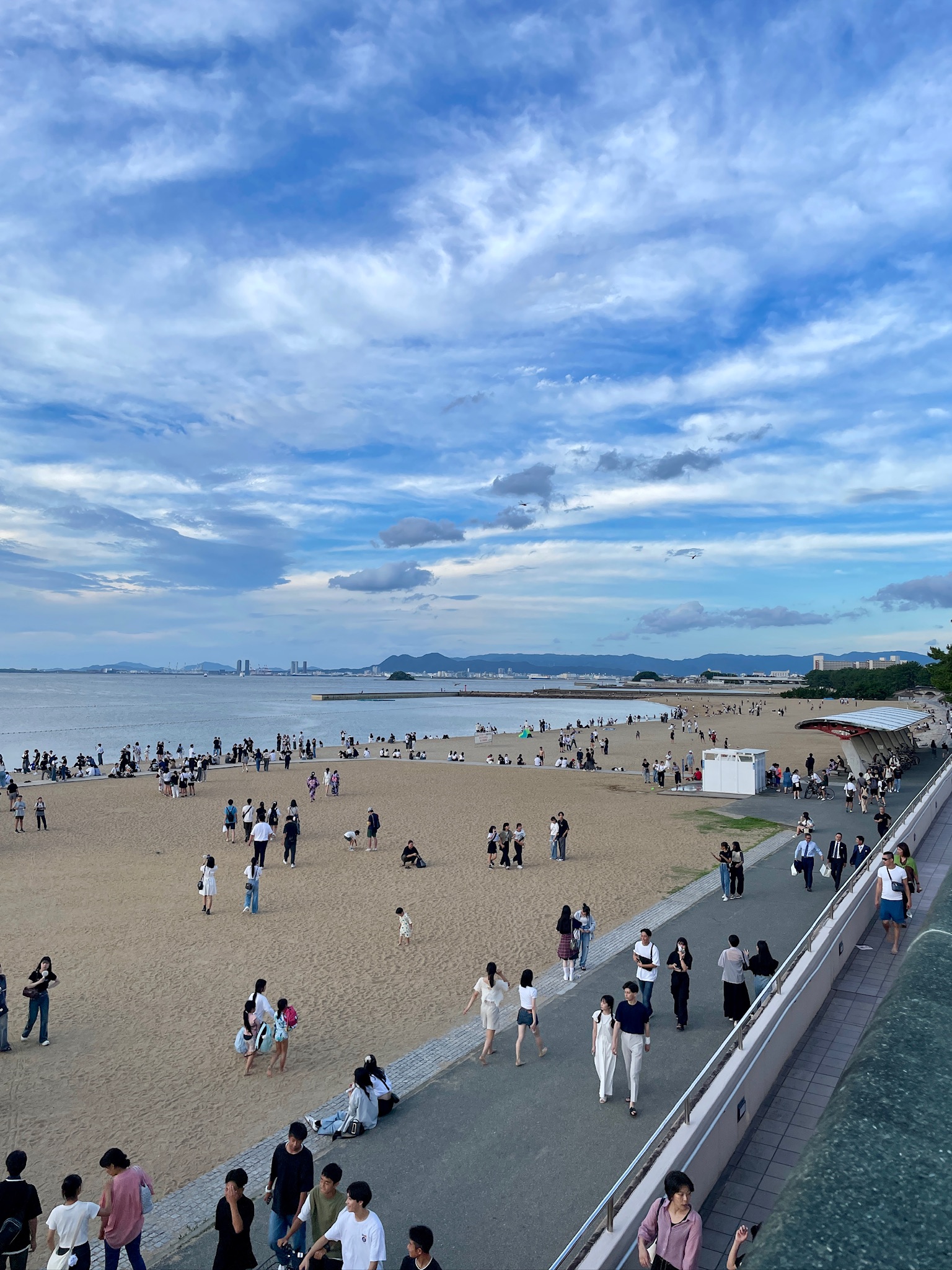 모모치 해변 