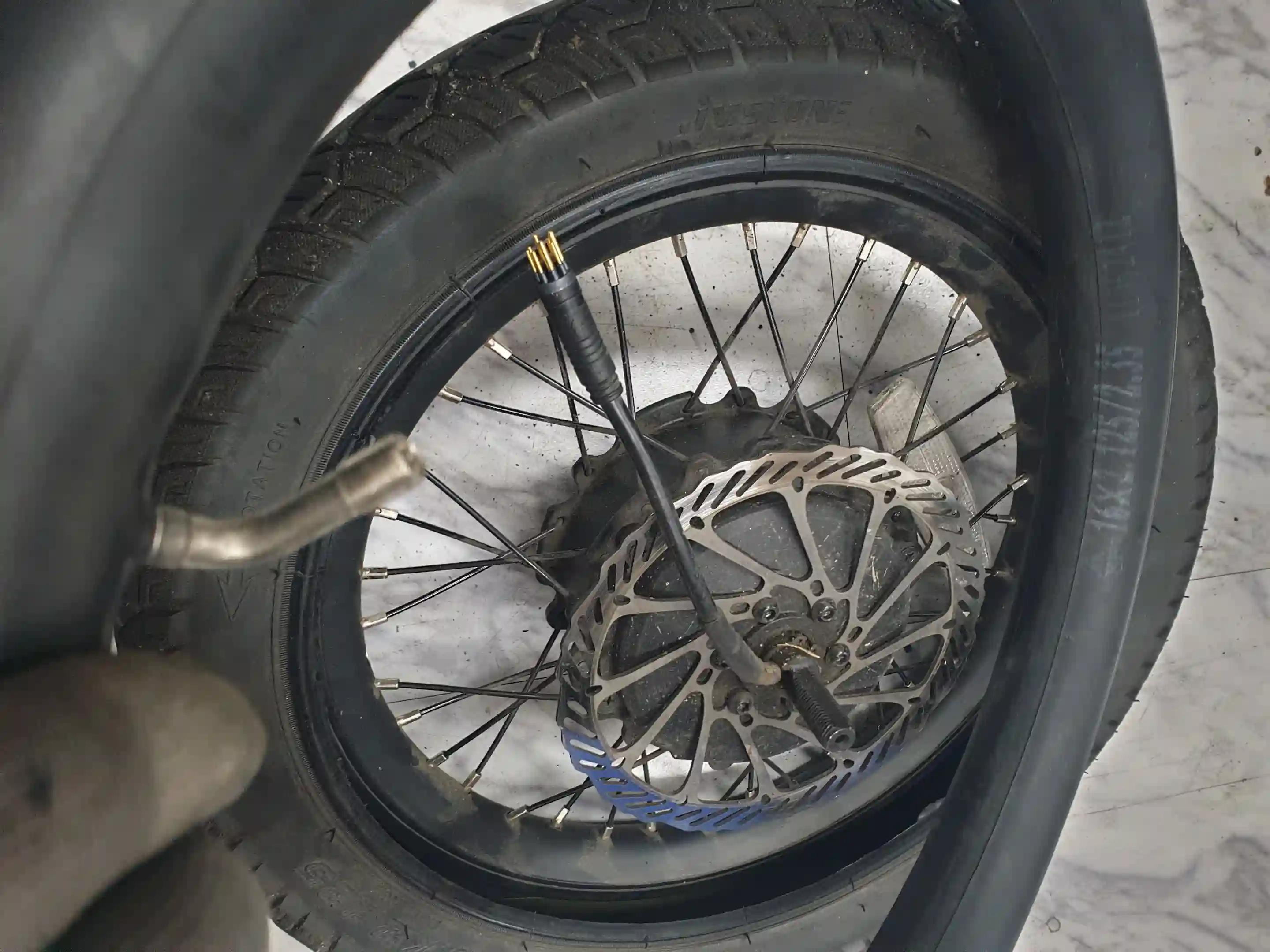 퀄리 Q3 미니 - 튜브 교환