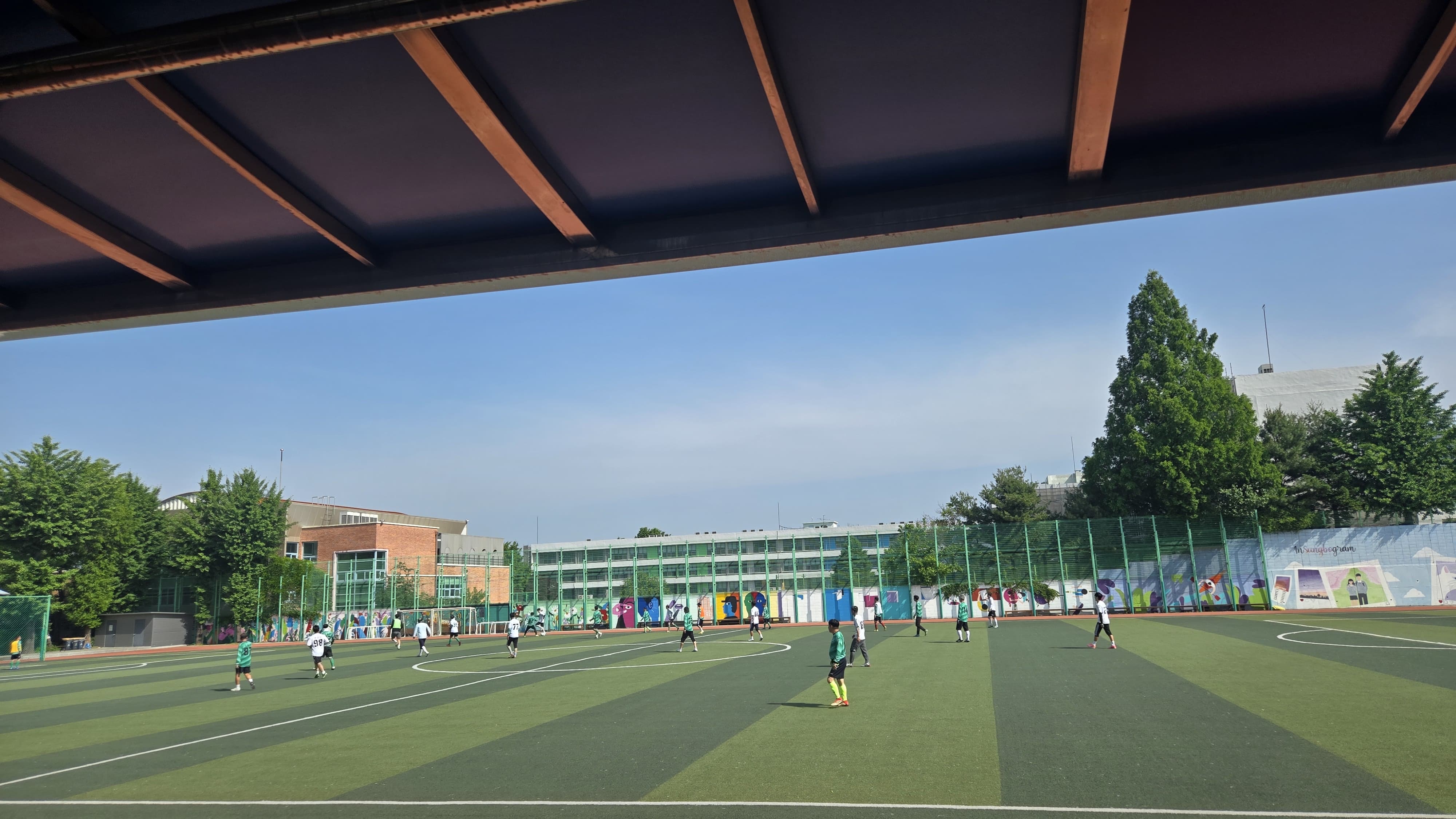 주말에는 산행과 축구가 기다리고 있습니다. 
