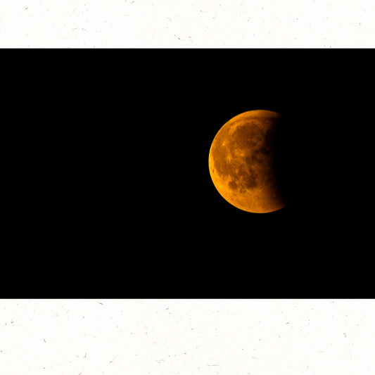 화이트밸런스 고정으로 붉은 톤 재현