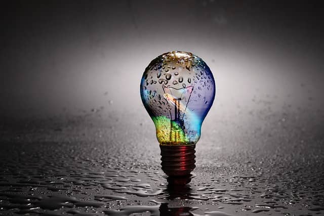 AI를 활용한 논술 및 창작물 자동 채점 기술