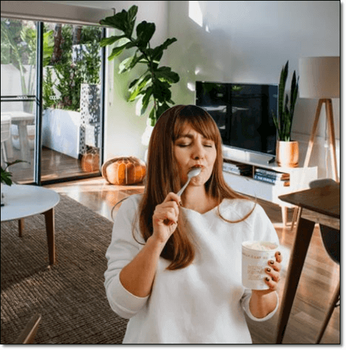 식욕이 왕성한 여성