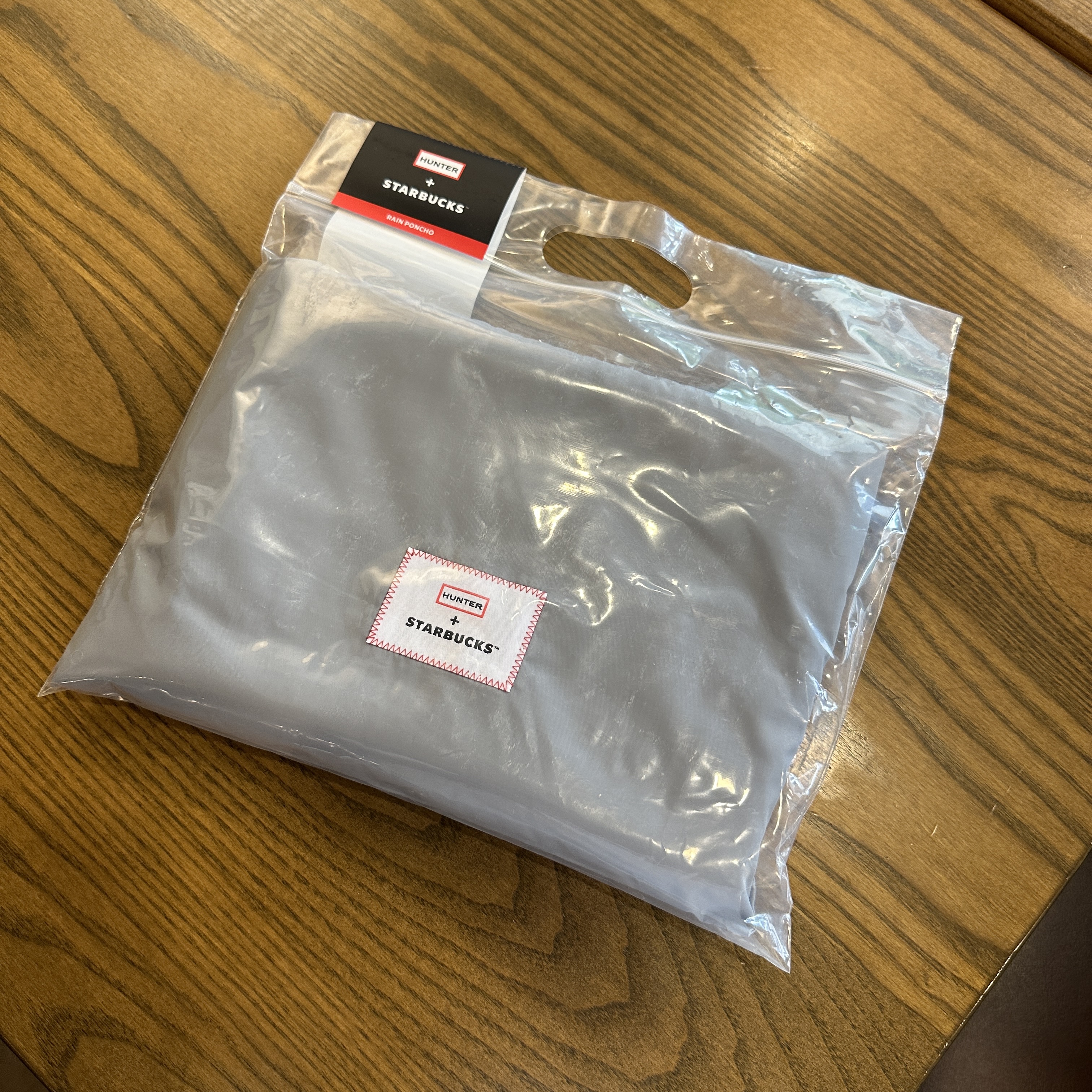 스타벅스_라이트레인판초_그레이