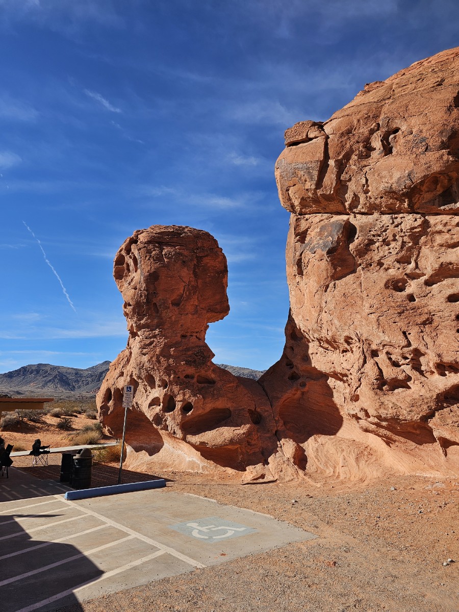 사람 머리모양 바위