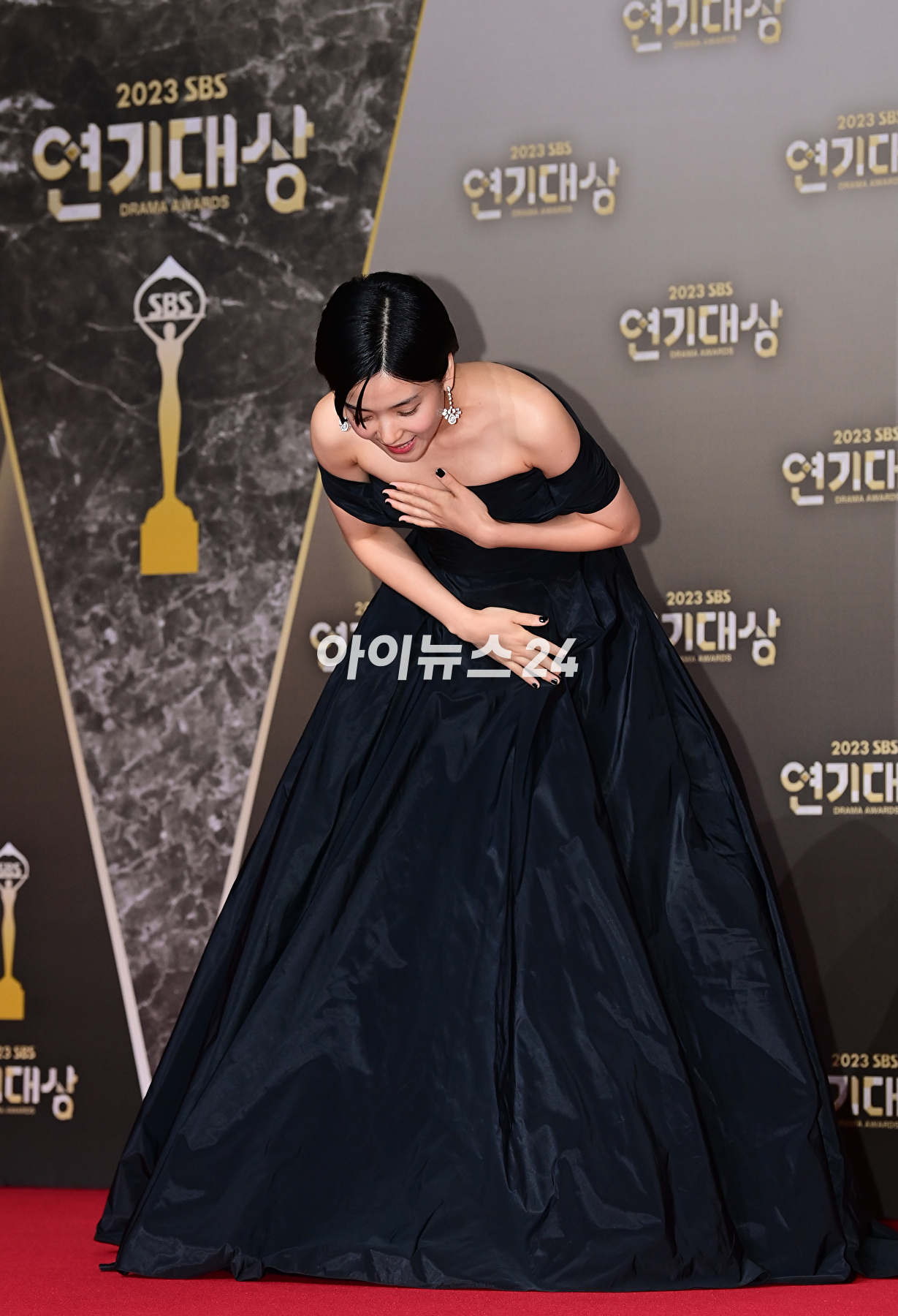 배우 김태리가 29일 오후 서울 마포구 상암동 프리즘타워에서 열린 2023 SBS 연기대상 시상식에 참석하고 있다. [사진=정소희 기자]