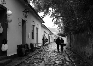 노부부의 뒷모습입니다.