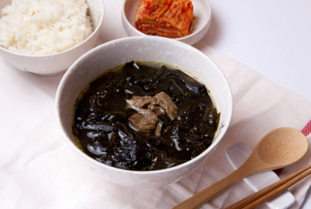 출산 후 건강 회복을 돕는 산후 회복 식단