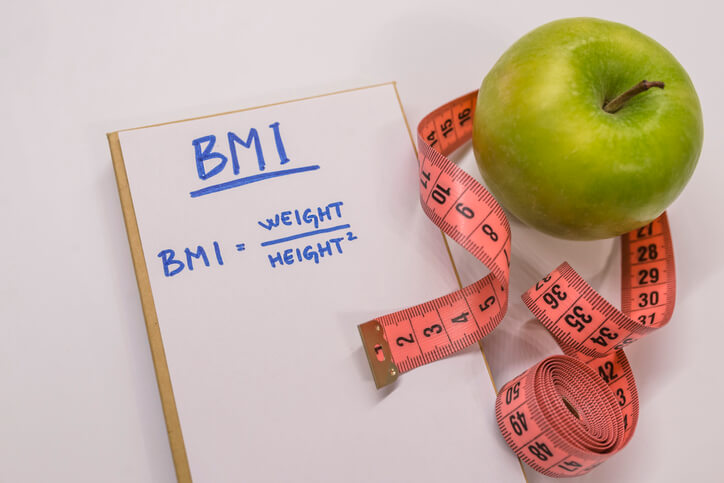 BMI 지수에 대한 설명을 위한 공책 그림