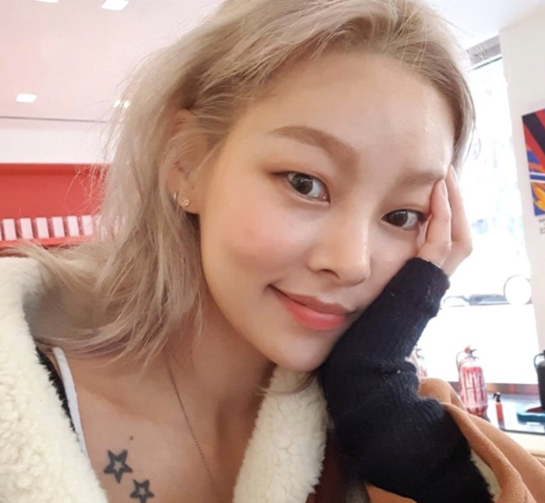 송해나 셀카