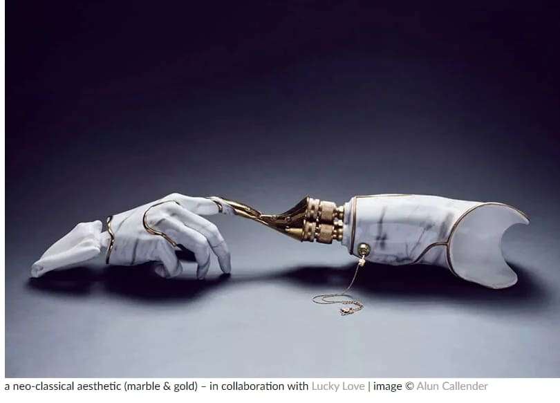 의족을 예술로 바꾸는 것 Sophie de oliveira barata reimagines artificial limbs as wearable art pieces