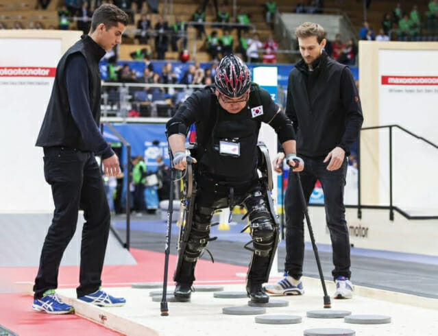 엔젤로보틱스는 웨어러블 로봇 '워크온 슈트' 시리즈를 2016년 10월 스위스에서 열린 사이배슬론 대회 등 세계 무대에 선보였다.