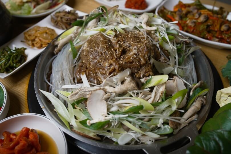 생생정보 오늘 또 방문 스타밥집 가수 김수찬 단골 인천 24시 경희궁 효성점 왕갈비탕 돼지왕갈비 맛집