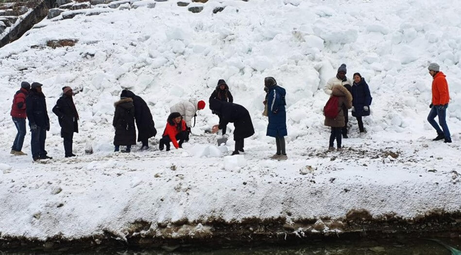 홍천강 꽁꽁축제&amp;#44; 프로그램 시간&amp;#44; 이용요금&amp;#44; 남녀노소 누구나 즐길 수 있는 얼음낚시&amp;#44; 맨손 송어낚시&amp;#44; 가족단위의 실내낚시터까지 제공합니다. 