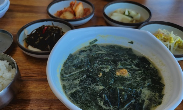 성산일출봉-오션뷰-맛집-섭지해녀의집-성게미역국
