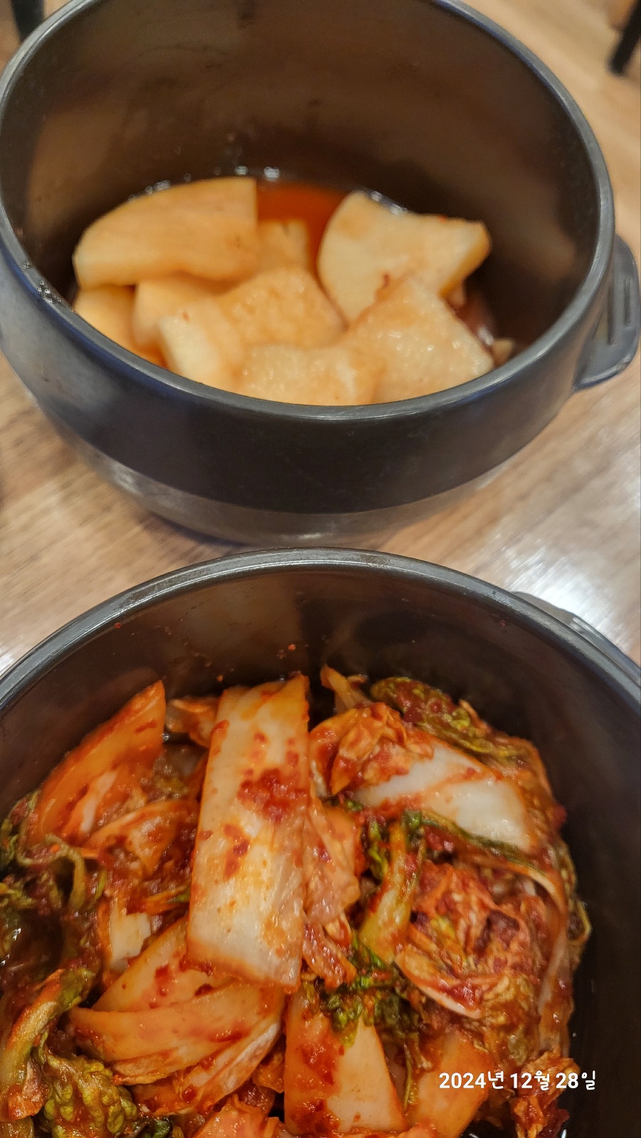 하서방칼국수-밑반찬-깍뚜기-겉절이
