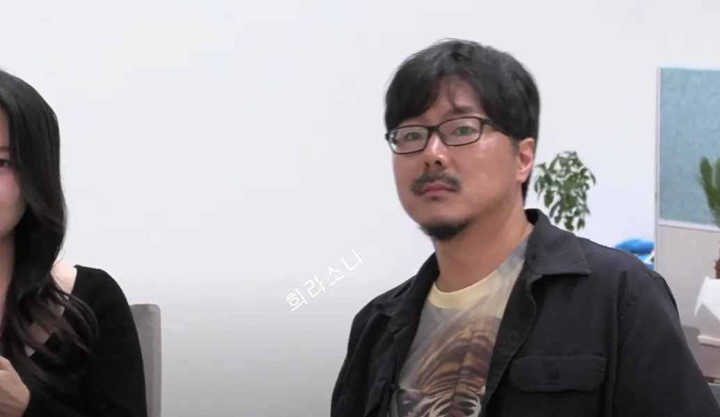 영숙을 경계하는 듯한 표정을 짓는 상철