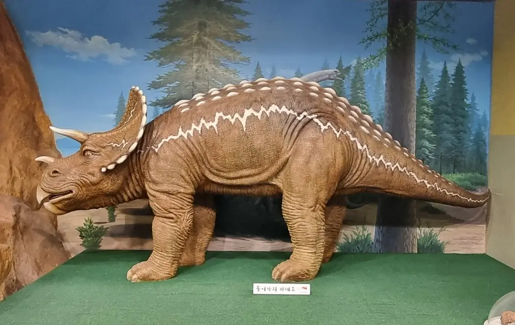 부천자연생태공원3. 부천자연생태박물관: 아이들이 좋아하는 공룡, 곤충, 물고기, 동물이 있는 곳