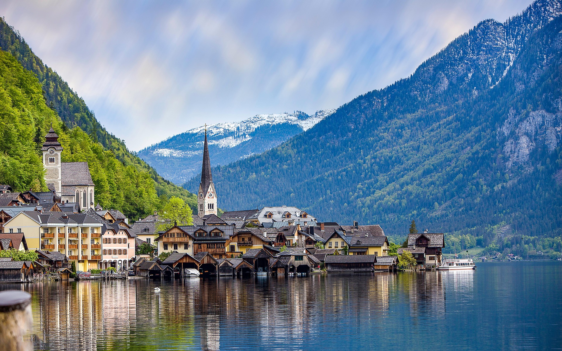 시간의 흐름이 느려진 마을: 신비로운 지역들의 전설과 연구