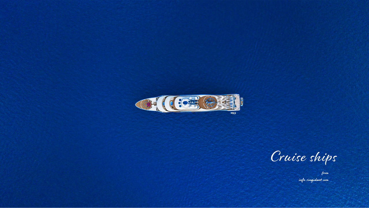 06 짙은 파란색 바다 위의 유람선 C - Cruise ships 여름배경화면