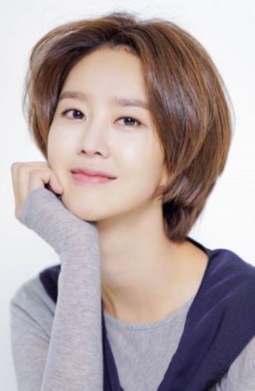 지소연 배우 프로필 사진 &ndash; 슈퍼모델 출신 배우 지소연의 공식 이미지