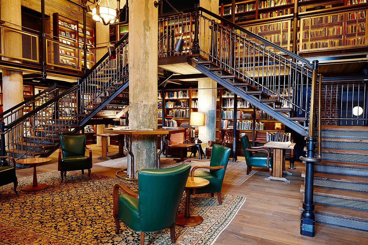 Hotel-Emma-Library